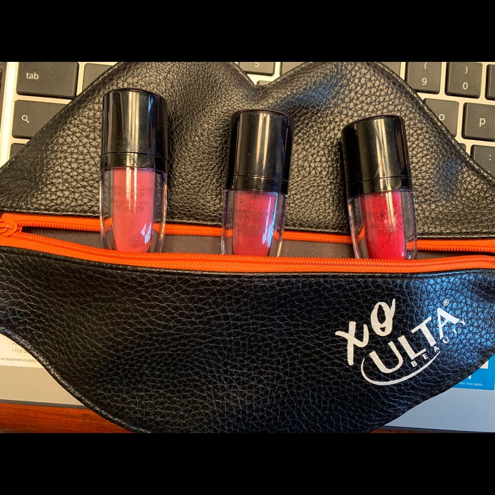 Younique Crush Lip Powder